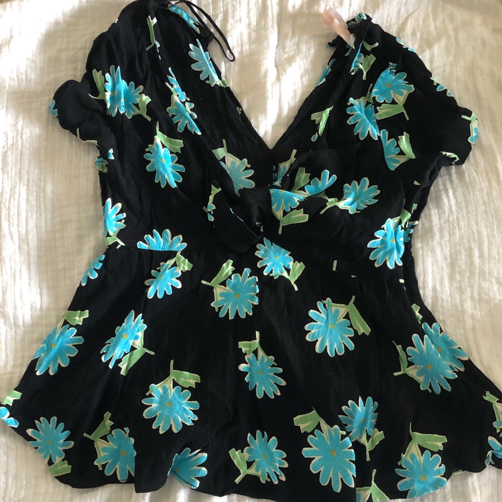 Zara Tie Front Daisy Top